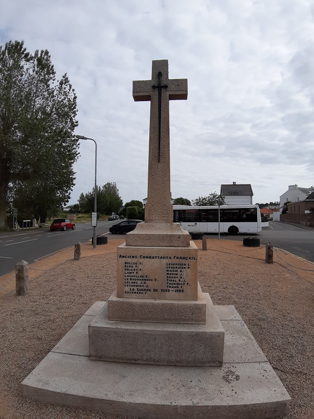 Grouville_War_Memorial_1