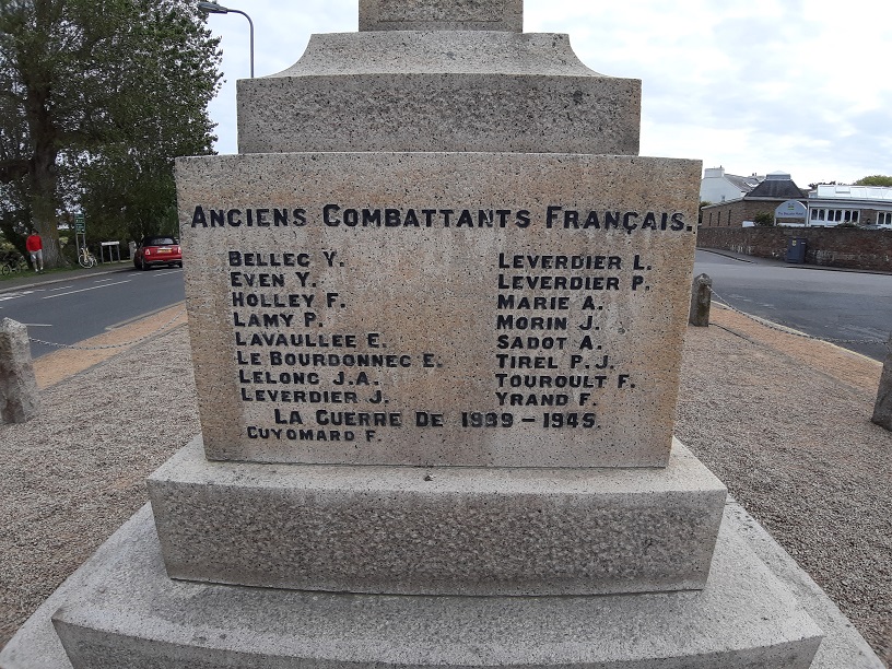 Grouville_War_Memorial_5