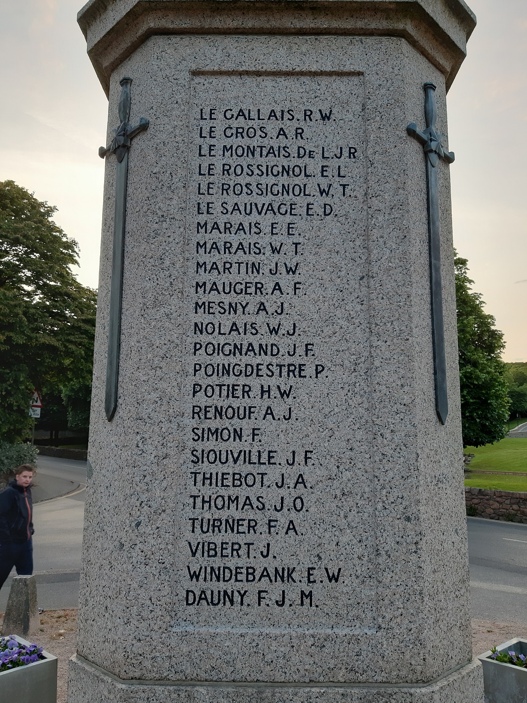 St_Brelades_War_Memorial_3