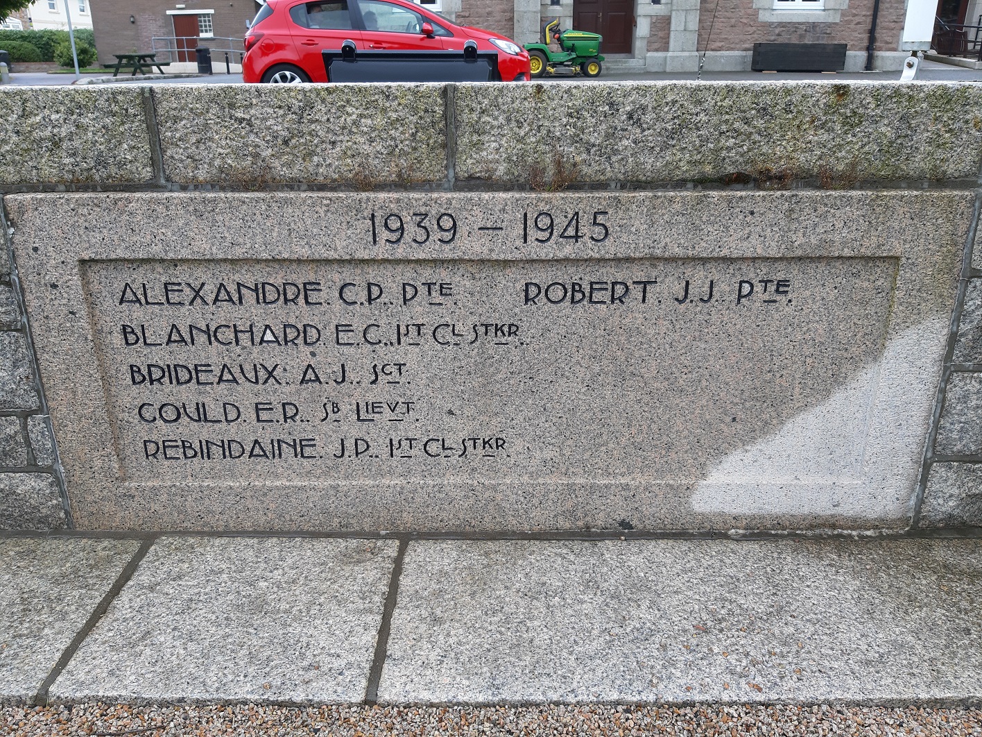 St_Ouen_War_Memorial_2